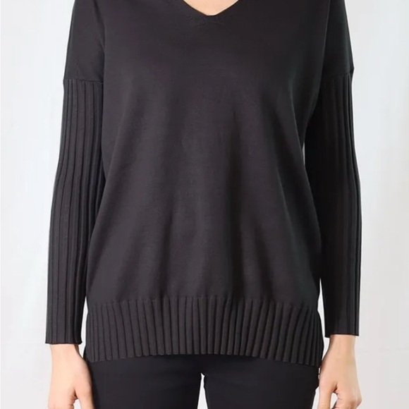 metric knits Sweaters - Black V-Neck Sweater with Relaxed Fit and Ribbed Sleeves